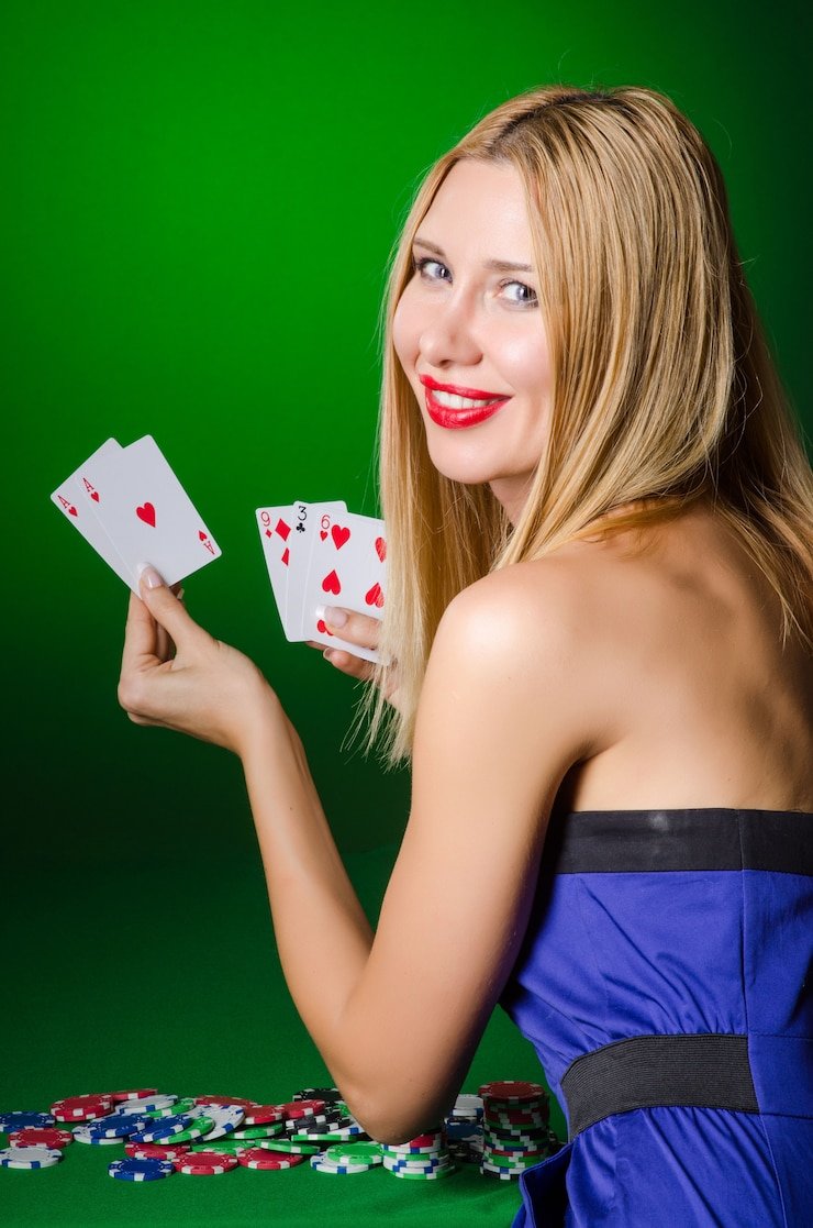 Real-time result update and balance refresh Mobile phone showing Dream Number draw result and account balance update